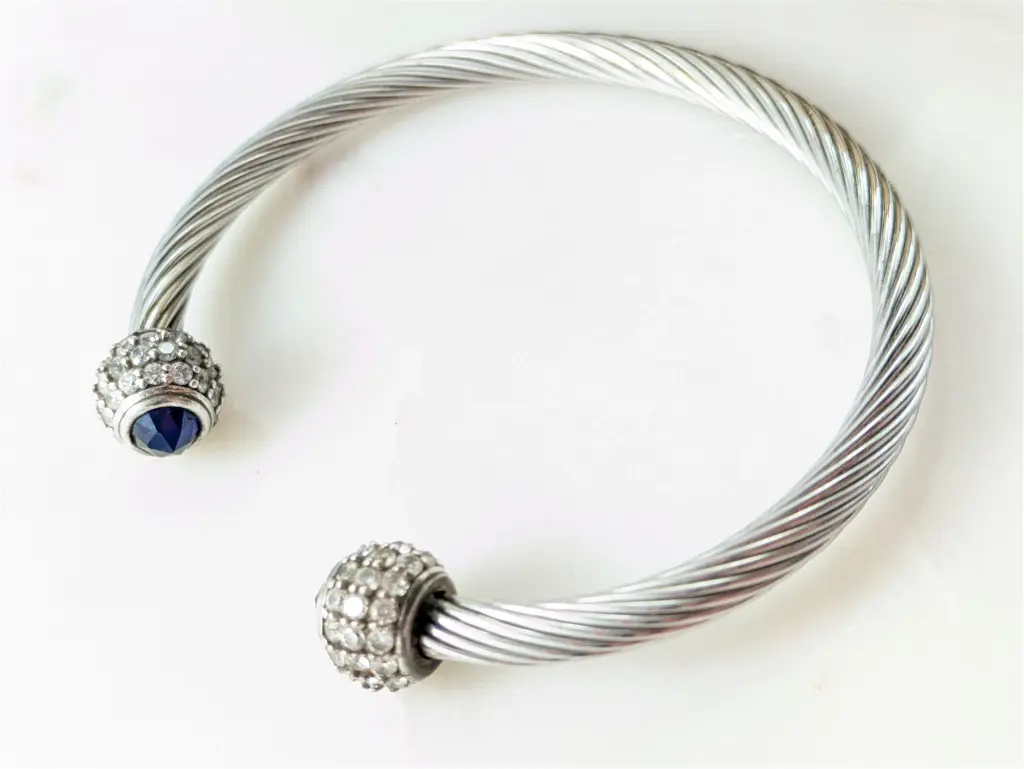 MX SIGNATURE COLLECTIONS WOMEN BRASS BRACLETS ASSORTED