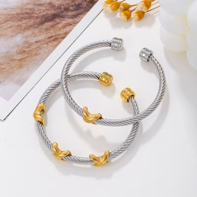 MX SIGNATURE COLLECTIONS WOMEN BRASS BRACLETS ASSORTED