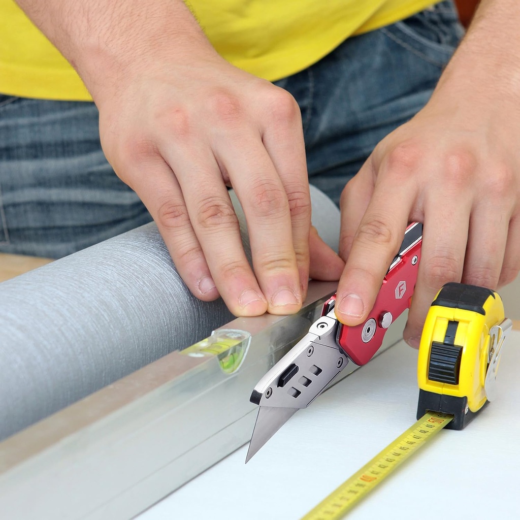 FOLDING UTILITY KNIFE WITH 25 BLADES & DISPENSER