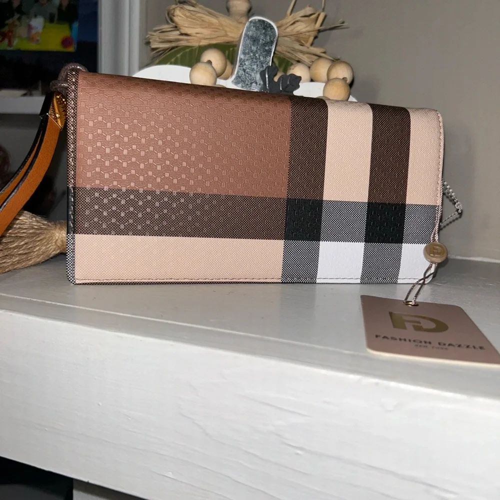 Fashion Dazzle Wristlet/wallet (burberry design)