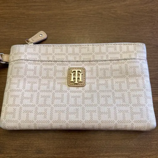 TOMMY HILFIGER Women's White & Beige Logo Zipper Wristlet Wallet Faux Leather